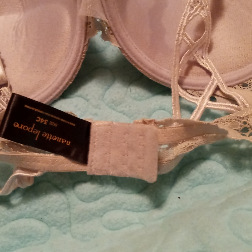 2 Bras - Picture 5 of 11